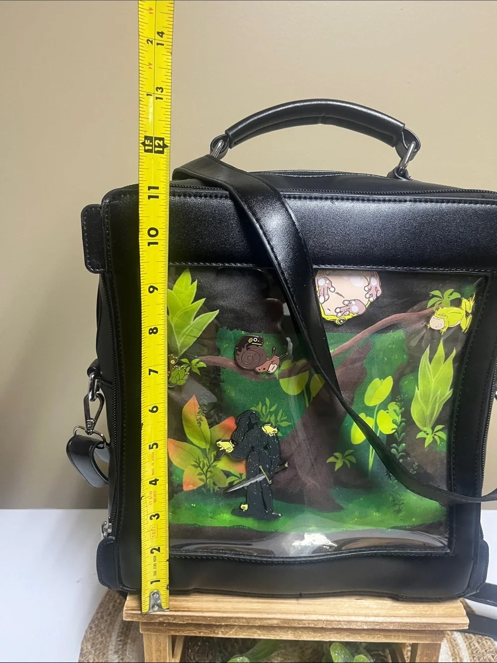Vinyl leather Tree Frog Pin Backpack new condition